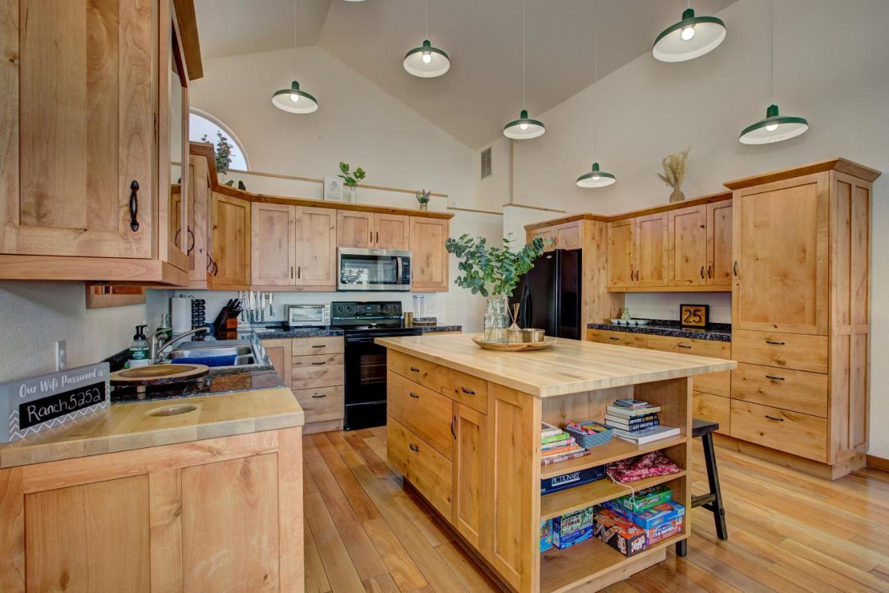 Twin Pines Cabin In Wilderness Ranch On Hwy 21, Amazing Views, 20 Ft Ceilings, Fully Fenced Yard, Pet Friendly, , Go Paddle Boarding At Lucky Peak, Or Snowshoeing In Idaho City And Take In The Hot Springs, Sleeps 10! Boise Zewnętrze zdjęcie