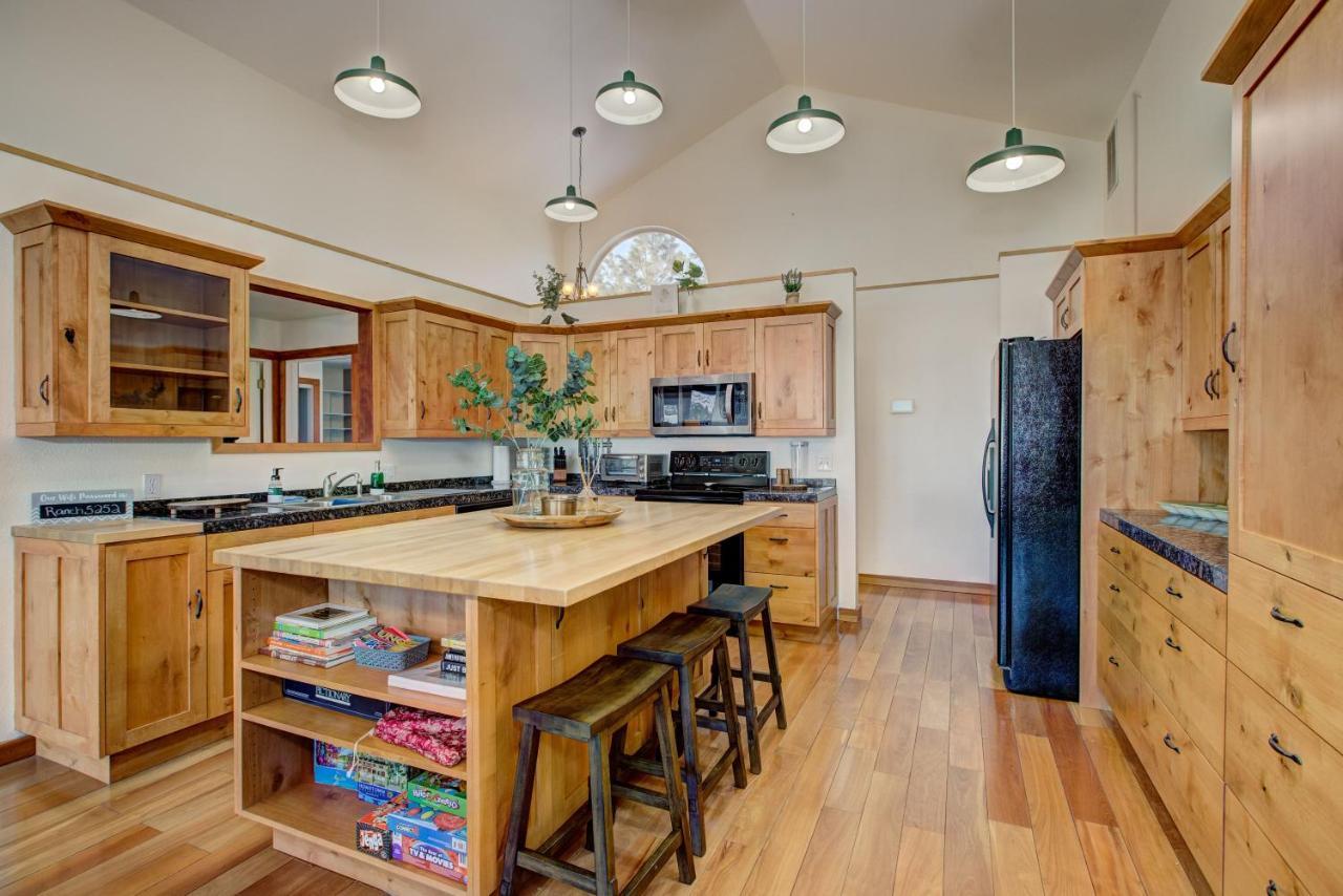Twin Pines Cabin In Wilderness Ranch On Hwy 21, Amazing Views, 20 Ft Ceilings, Fully Fenced Yard, Pet Friendly, , Go Paddle Boarding At Lucky Peak, Or Snowshoeing In Idaho City And Take In The Hot Springs, Sleeps 10! Boise Zewnętrze zdjęcie