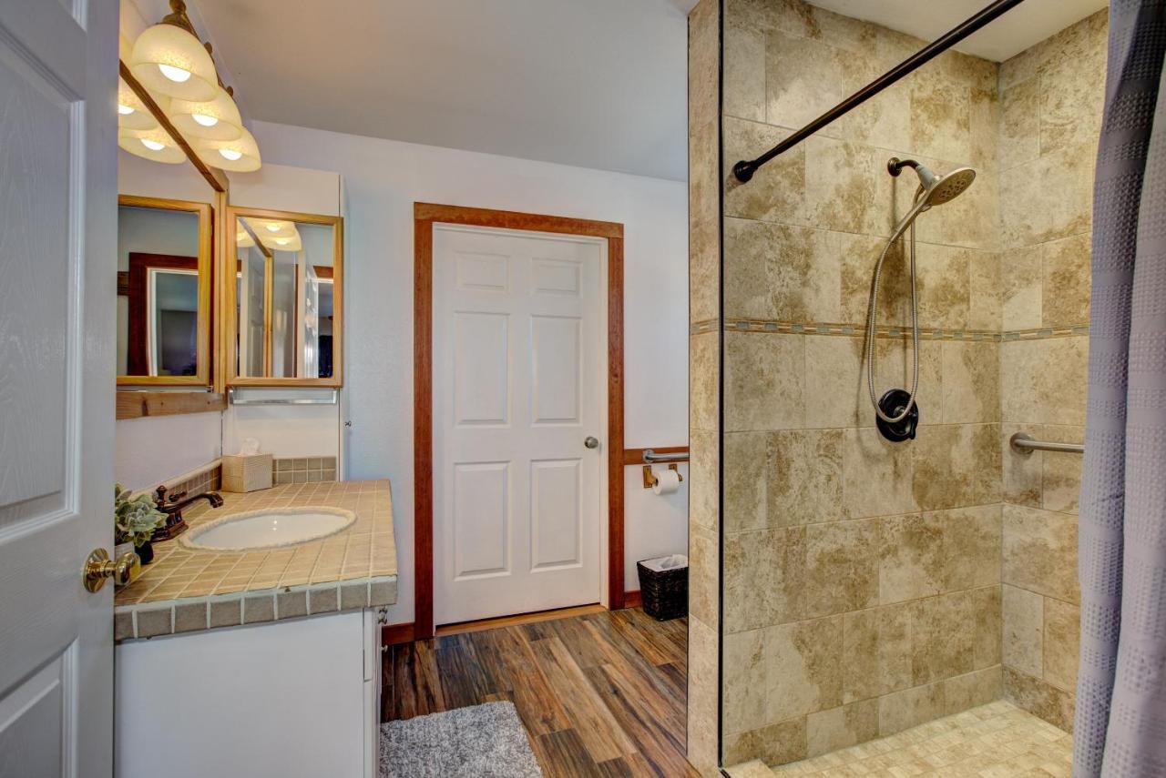 Twin Pines Cabin In Wilderness Ranch On Hwy 21, Amazing Views, 20 Ft Ceilings, Fully Fenced Yard, Pet Friendly, , Go Paddle Boarding At Lucky Peak, Or Snowshoeing In Idaho City And Take In The Hot Springs, Sleeps 10! Boise Zewnętrze zdjęcie